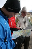 Juha Nurminen ja Marja-Leena Nikander lähdössä 11.9 km reitille  - rastit etsittiin pyörillä